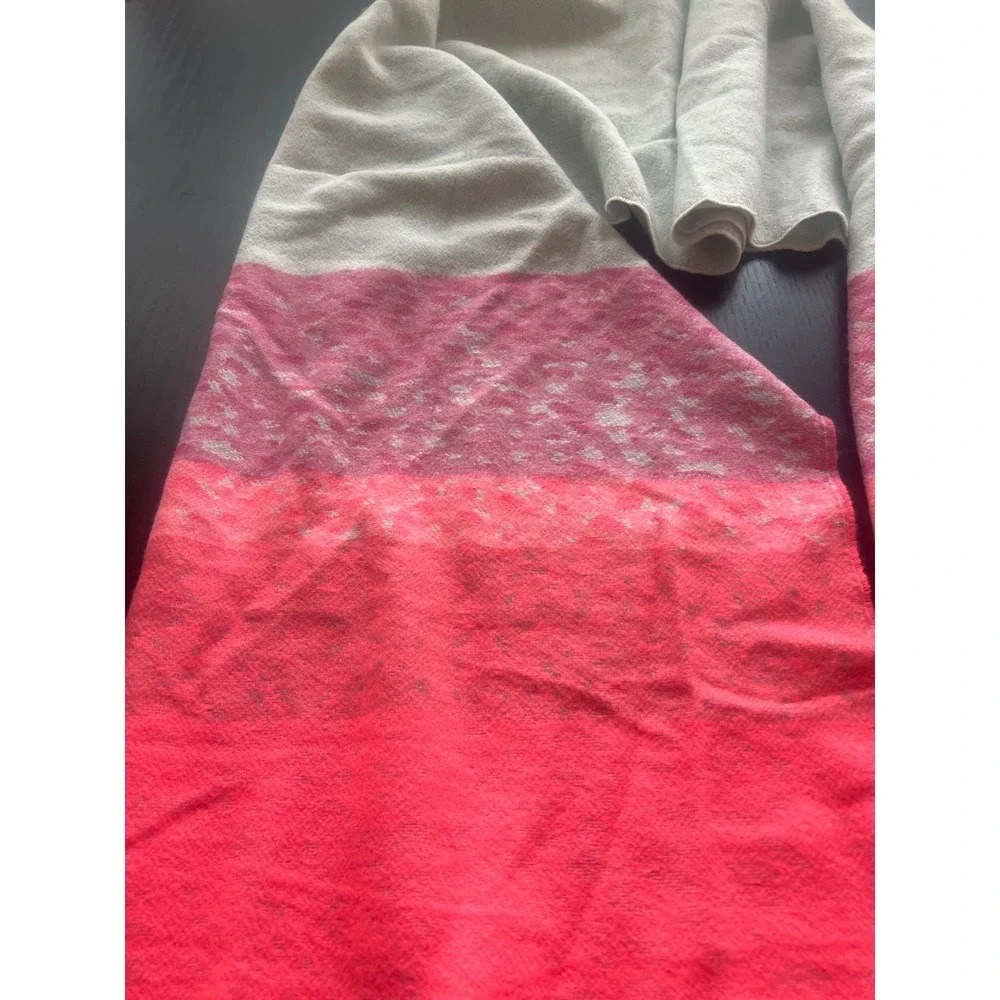 NWT‎ Gap Cozy Scarf Neon Pink Colorblock Fringe Winter Scarf New With Tags